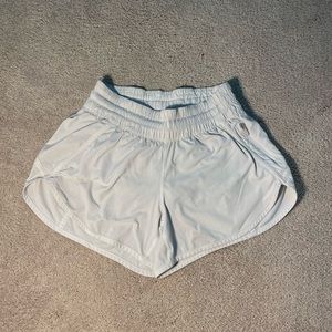 White lululemon Tracker shorts size 6 4” Inseam